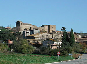 Torre dels Perpinyà a la dreta, just a primer pla una cala