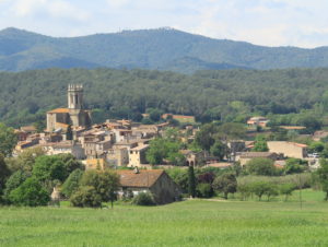 cases de Begur amb el castell a darrera