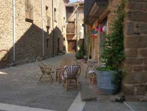 vista de Bellcaire amb el Montgrí a darrera