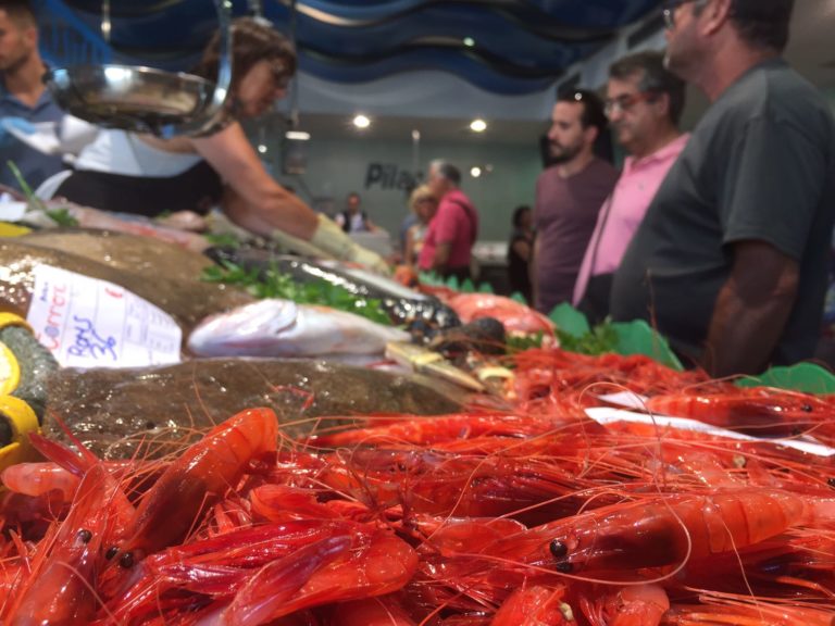 arròs a la cassola amb gambes i cloïsses. plat típic empordanès.