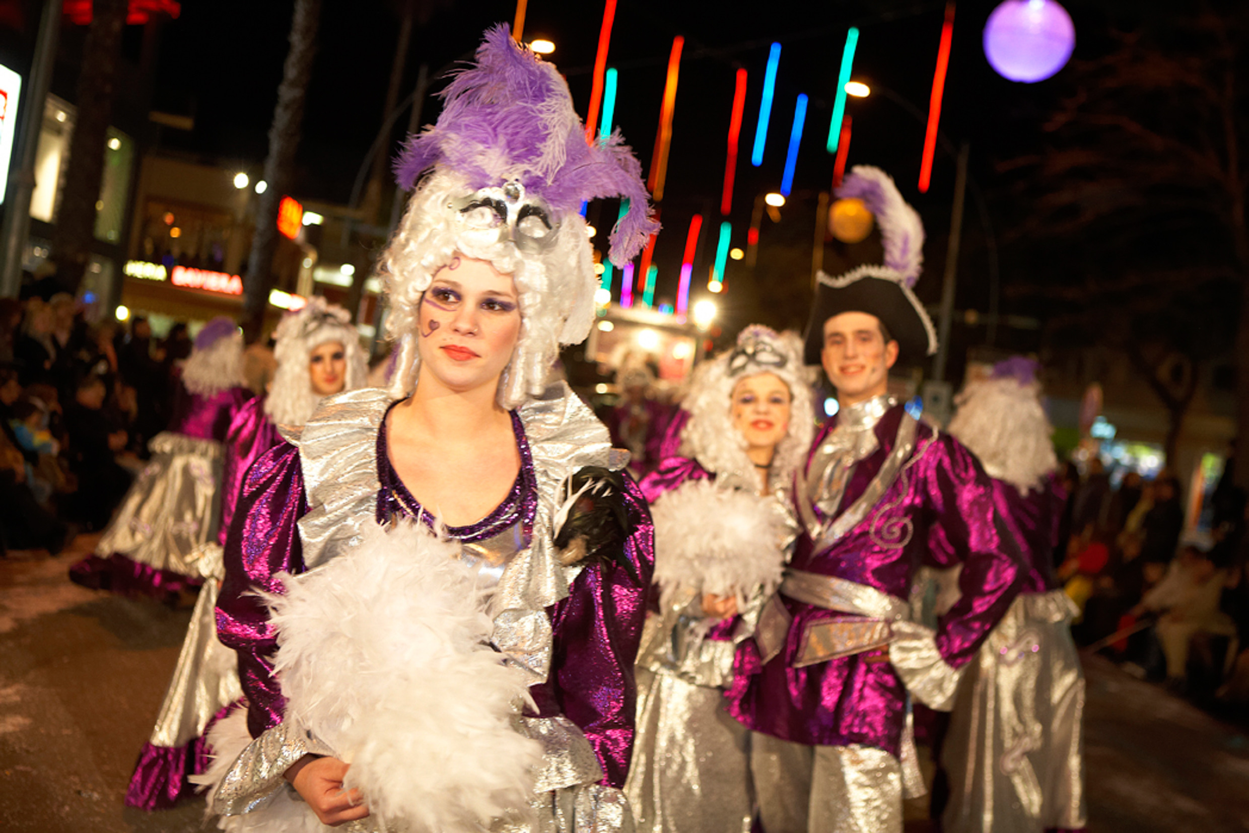 Carnaval de Platja d'Aro. 3 persones disfressades d'època