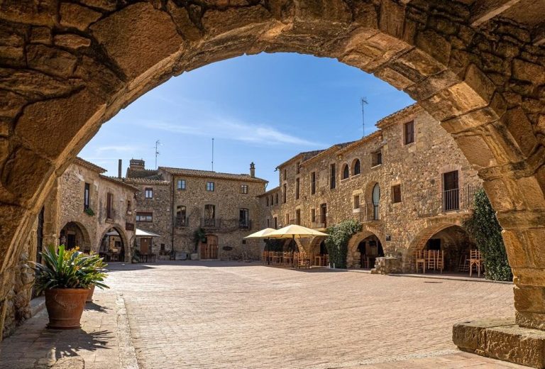 Estació nàutica l'Estartit Illes Medes. Façana i entrada